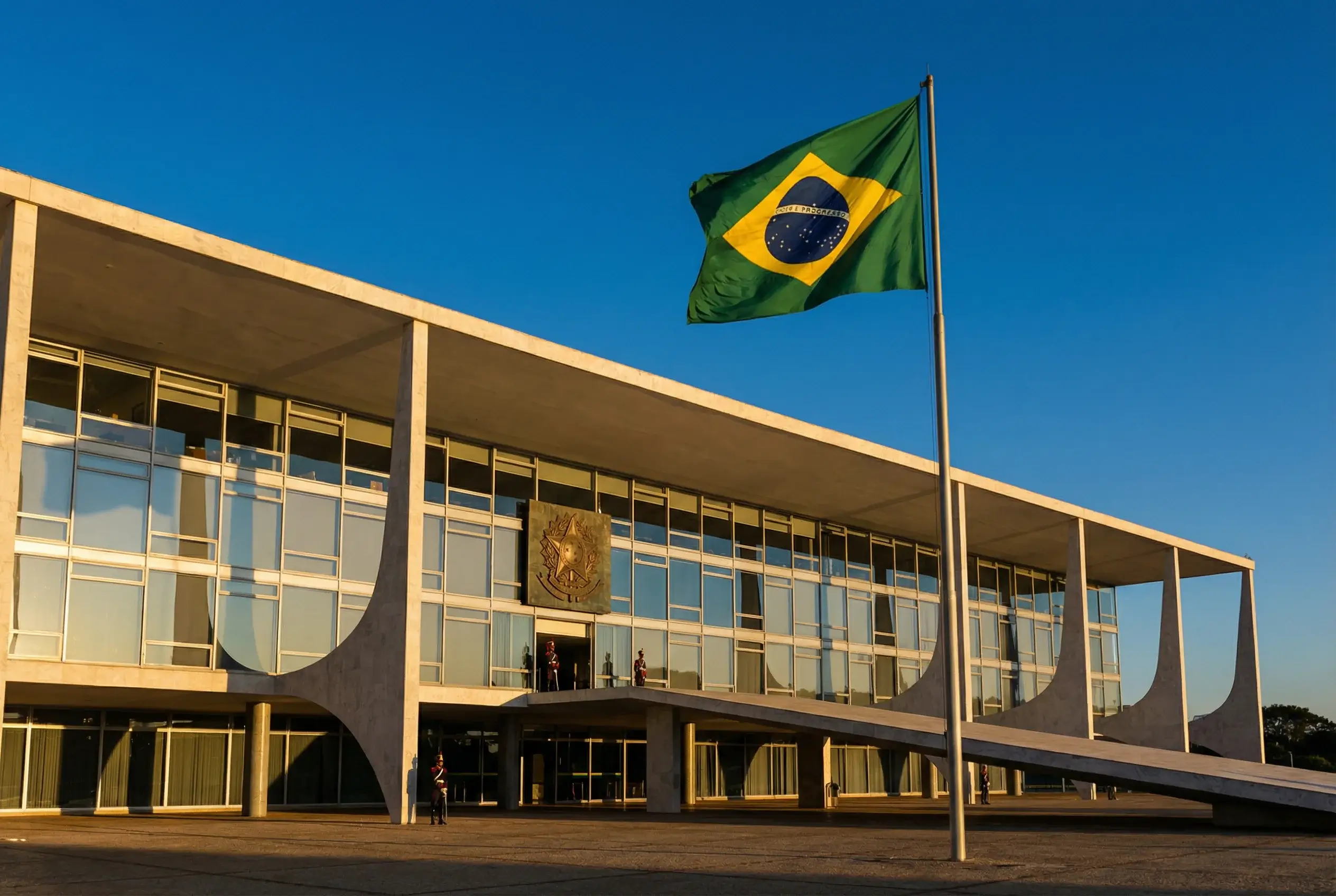 Prédio governamental brasileiro com bandeira nacional representando órgão regulador de apostas